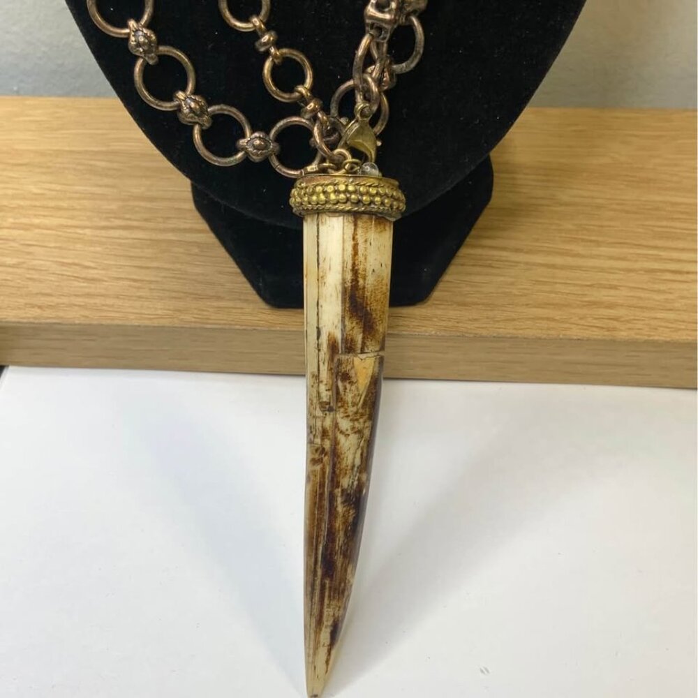 Vintage Necklace Tooth pendant.